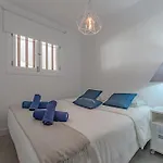 Апартаменти Ocean View In Park Royal I *