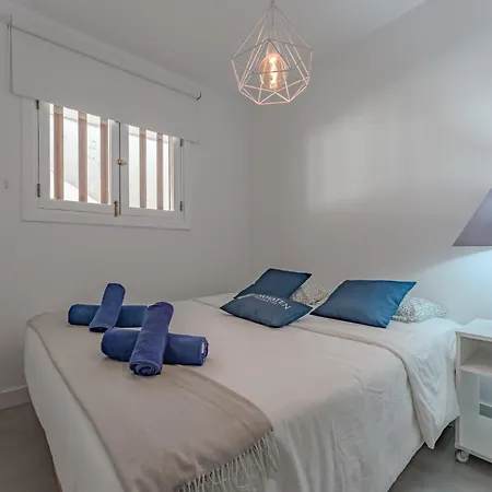 Апартаменти Ocean View In Park Royal I *